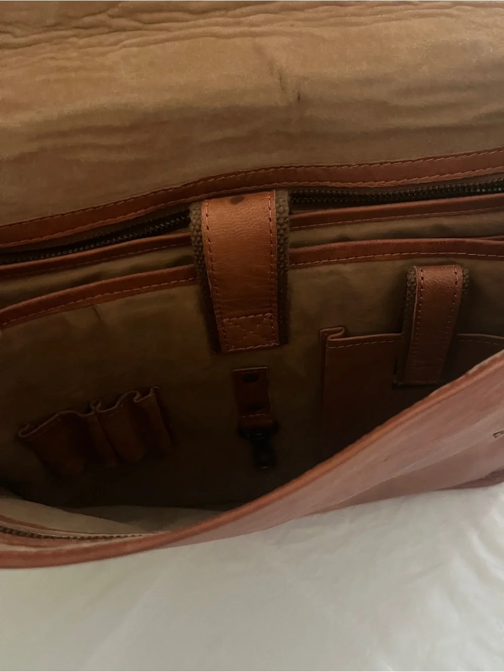 Men's Vin Leather Berliner  Messenger Bag in Cognac Brown - Classic Urban Carry